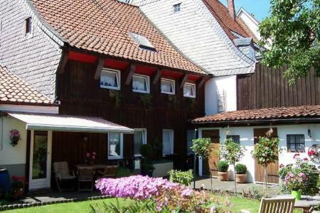 Altes Tageloehnerhaus Von 1510 Mit Garten Und Parkplatz Goslar Exterior photo